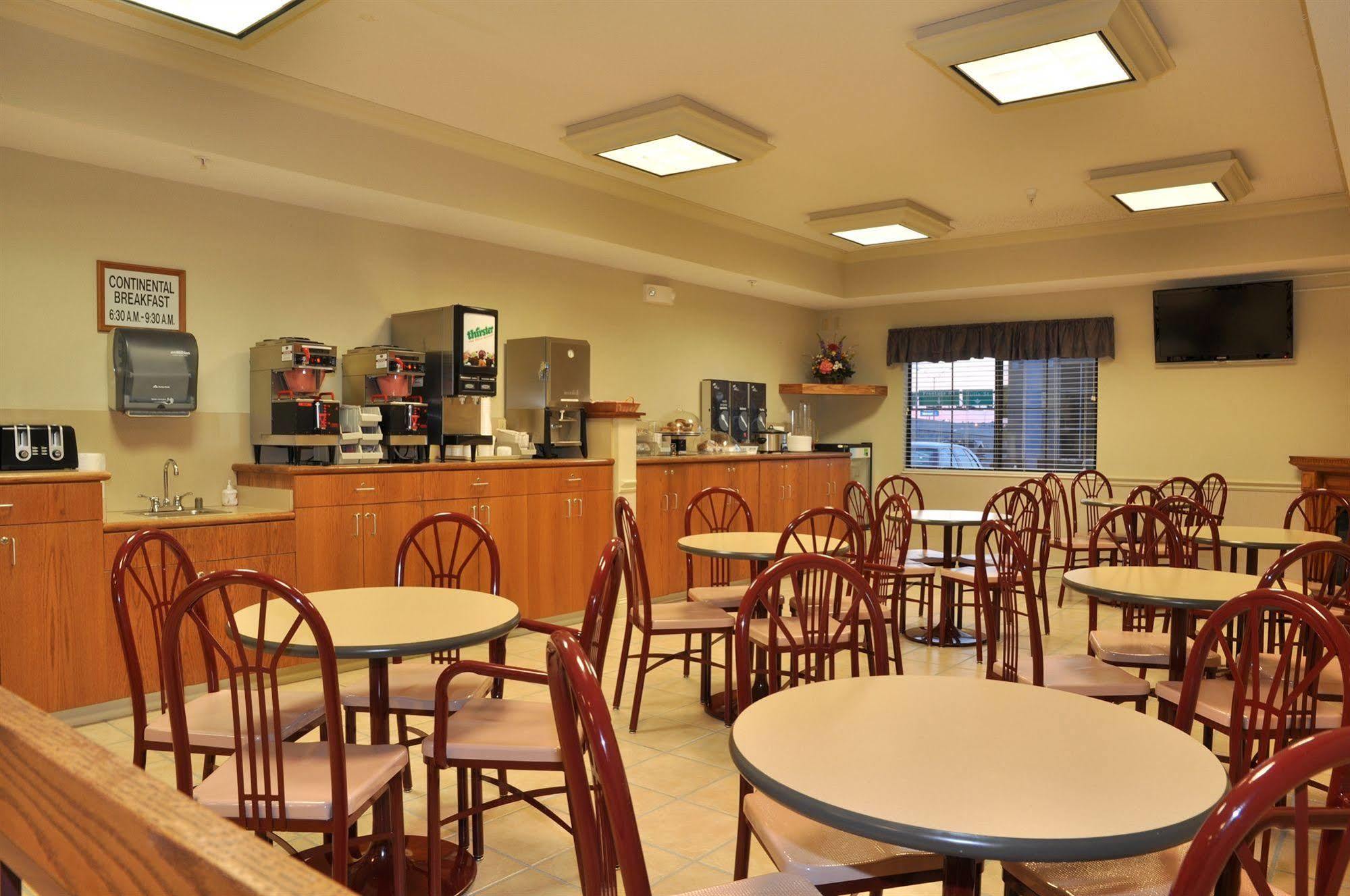 La Quinta By Wyndham Wichita Airport Exterior foto